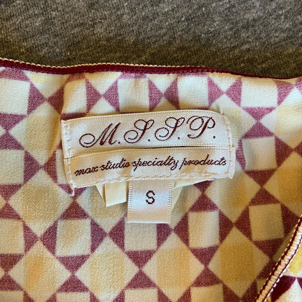 MSSP super cute summer dress. Hugs the top of your torso and then flares out. - Picture 2 of 3